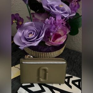 Marc Jacobs The Covered J Marc top zip multi wallet